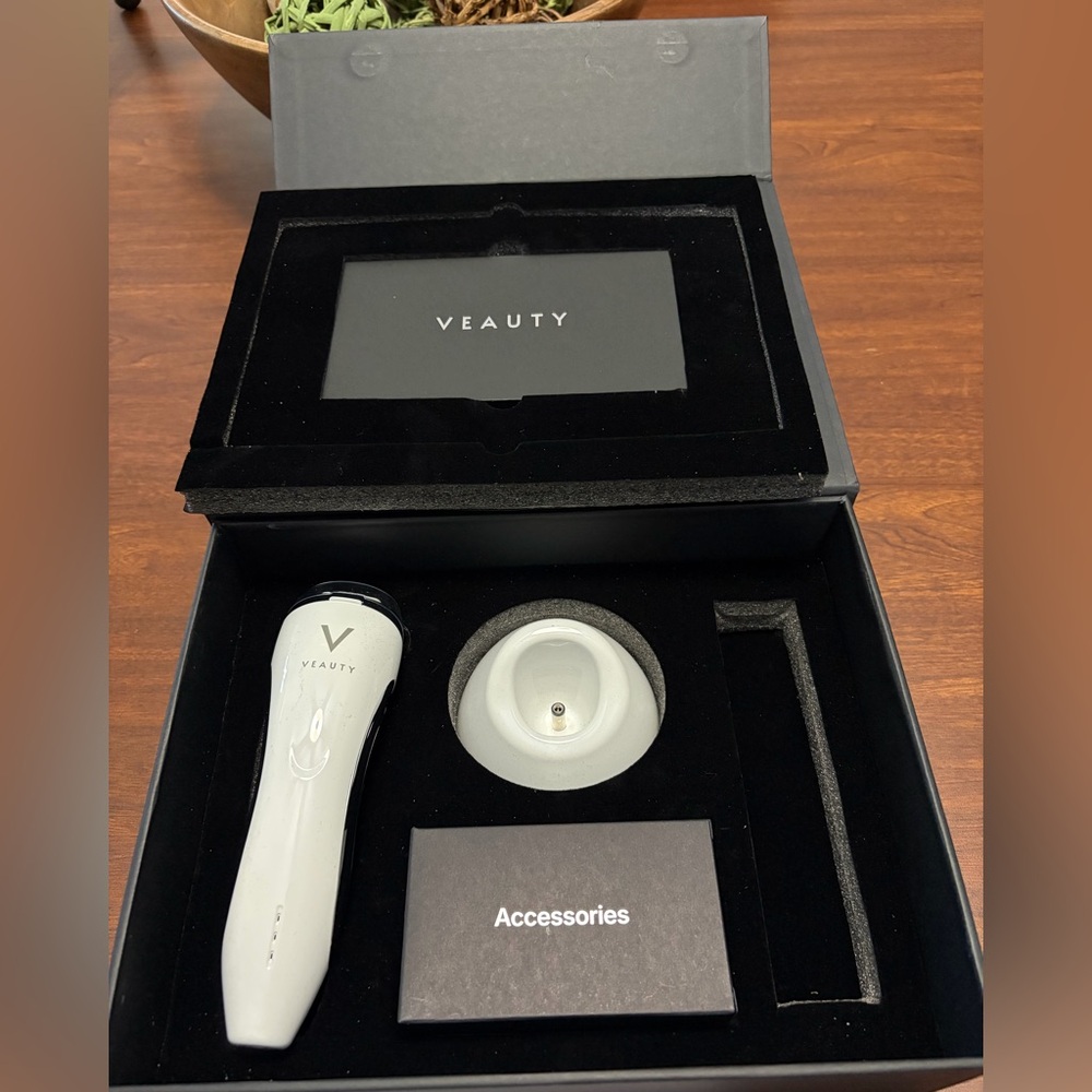 VEAUTY Dot is the world's only home device- advanced fractional skin care